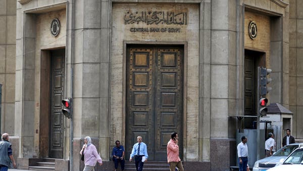 المركزي المصري
        
                                "المركزي" المصري يستثني فئات من قرارات توفِيْر العملة الأجنبية فِيْ الخارج